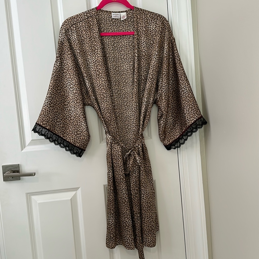 Chic Leopard Lightweight Robe